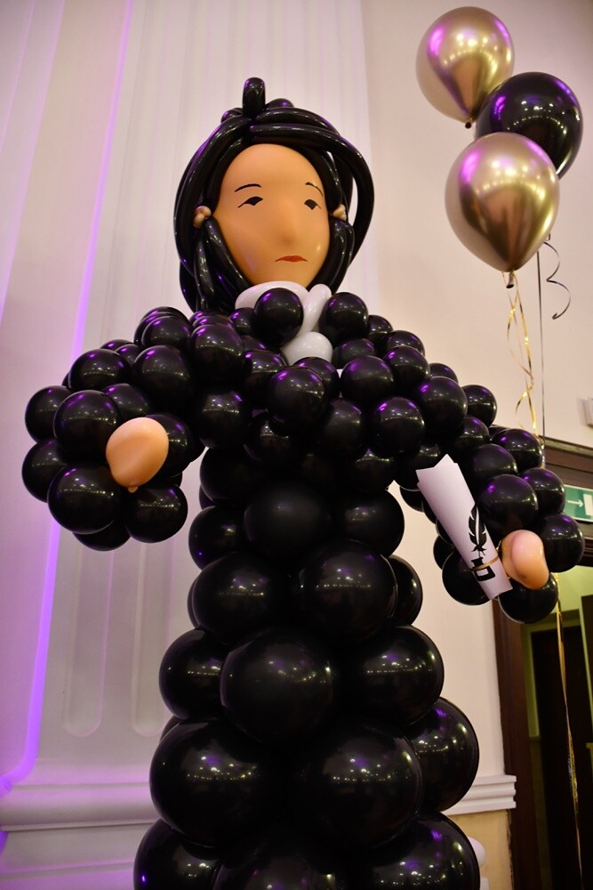 Tegoroczni maturzyści I Liceum Ogólnokształcące im. Adama Mickiewicza bawili się na studniówce w Adrii w Rudzie. Zabawa do rana tradycyjnie rozpoczęła się polonezem. 

fot. Jacek Knapik