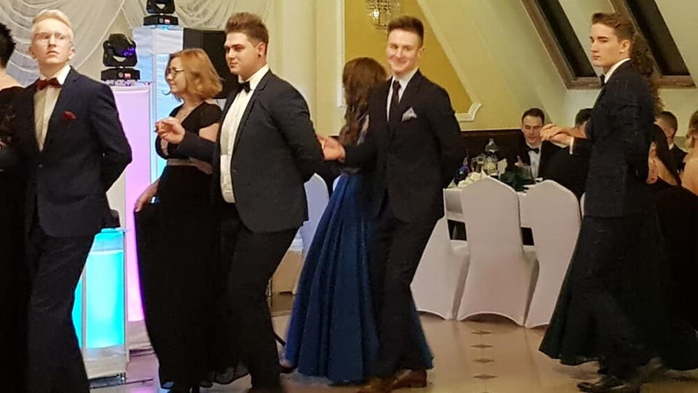 W ubiegły piątek podczas studniówki uczniów z III LO im. św Jana Pawła II w restauracji "Biały Dom" wszystko dopięte było na ostatni guzik.