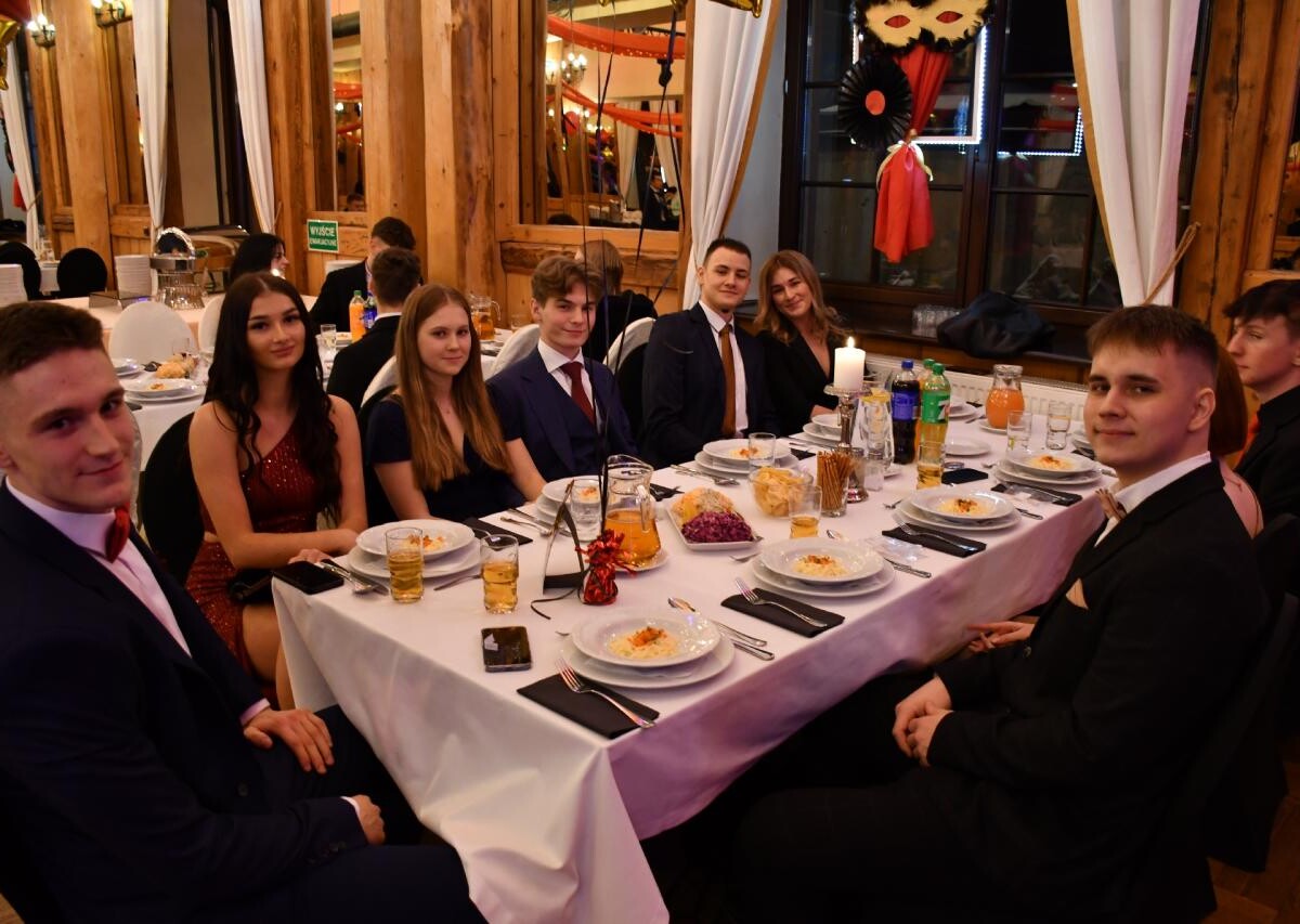 Wczorajsza studniówka uczniów Zespołu Szkół Nr 6 w Rudzie Śląskiej była wyjątkowym wydarzeniem, które na długo pozostanie w pamięci wszystkich jej uczestników / fot. Jacek Knapik