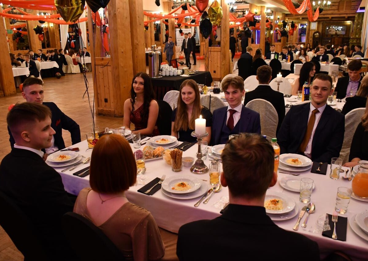 Wczorajsza studniówka uczniów Zespołu Szkół Nr 6 w Rudzie Śląskiej była wyjątkowym wydarzeniem, które na długo pozostanie w pamięci wszystkich jej uczestników / fot. Jacek Knapik