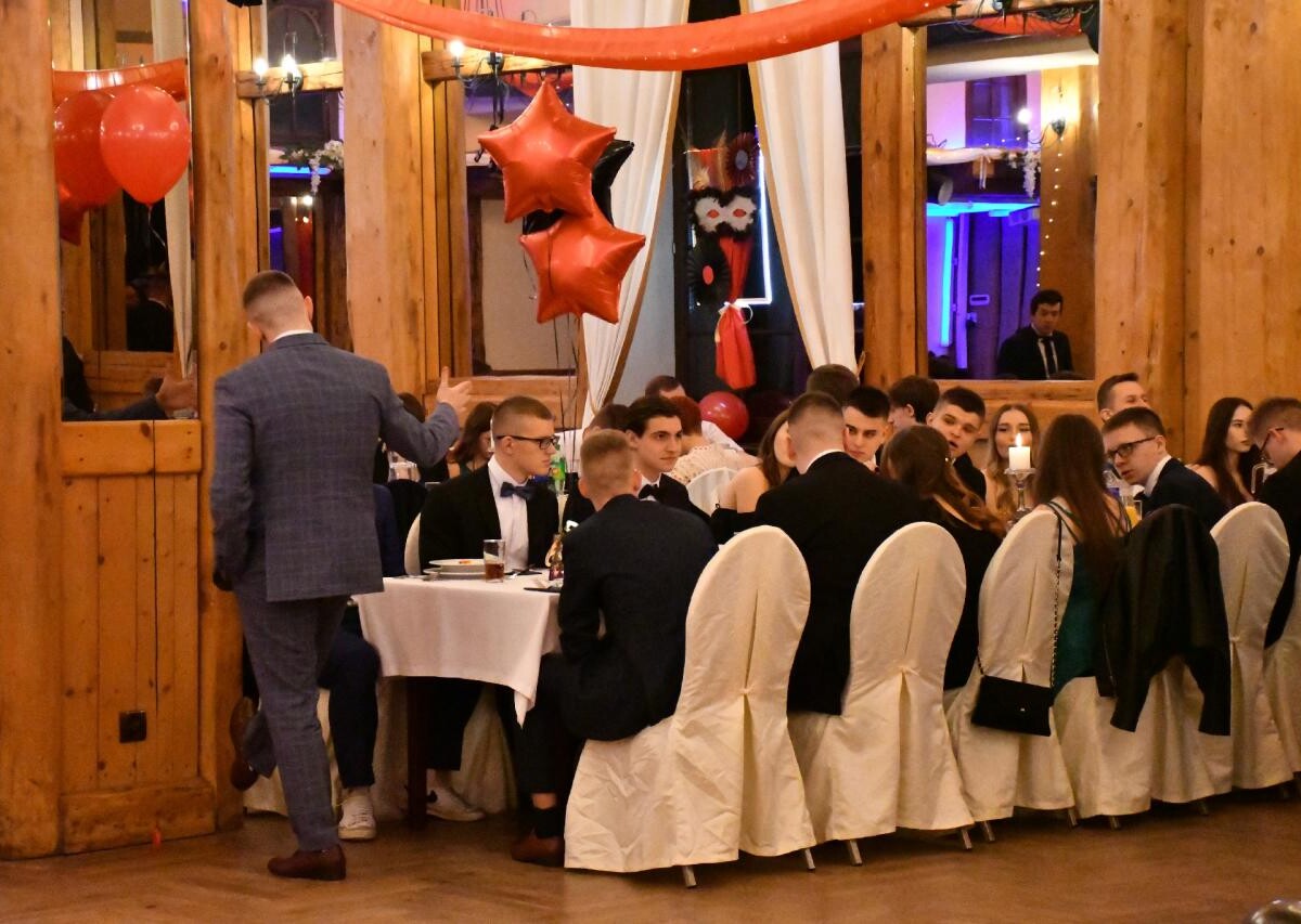 Wczorajsza studniówka uczniów Zespołu Szkół Nr 6 w Rudzie Śląskiej była wyjątkowym wydarzeniem, które na długo pozostanie w pamięci wszystkich jej uczestników / fot. Jacek Knapik