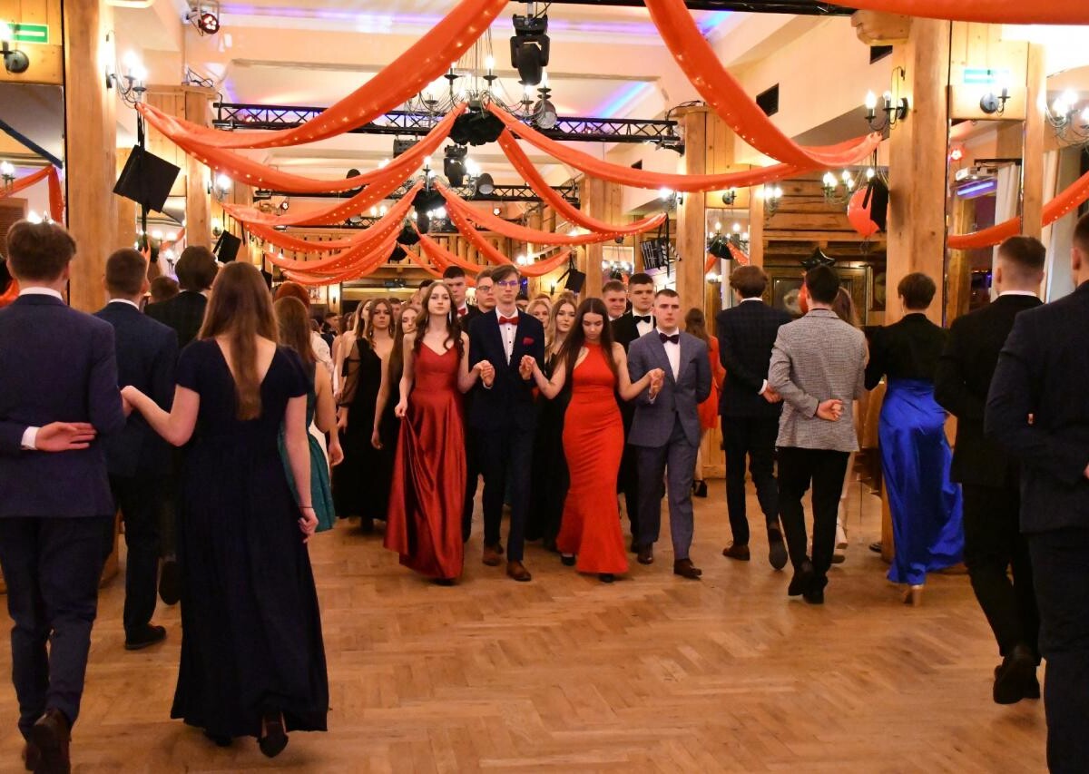 Wczorajsza studniówka uczniów Zespołu Szkół Nr 6 w Rudzie Śląskiej była wyjątkowym wydarzeniem, które na długo pozostanie w pamięci wszystkich jej uczestników / fot. Jacek Knapik