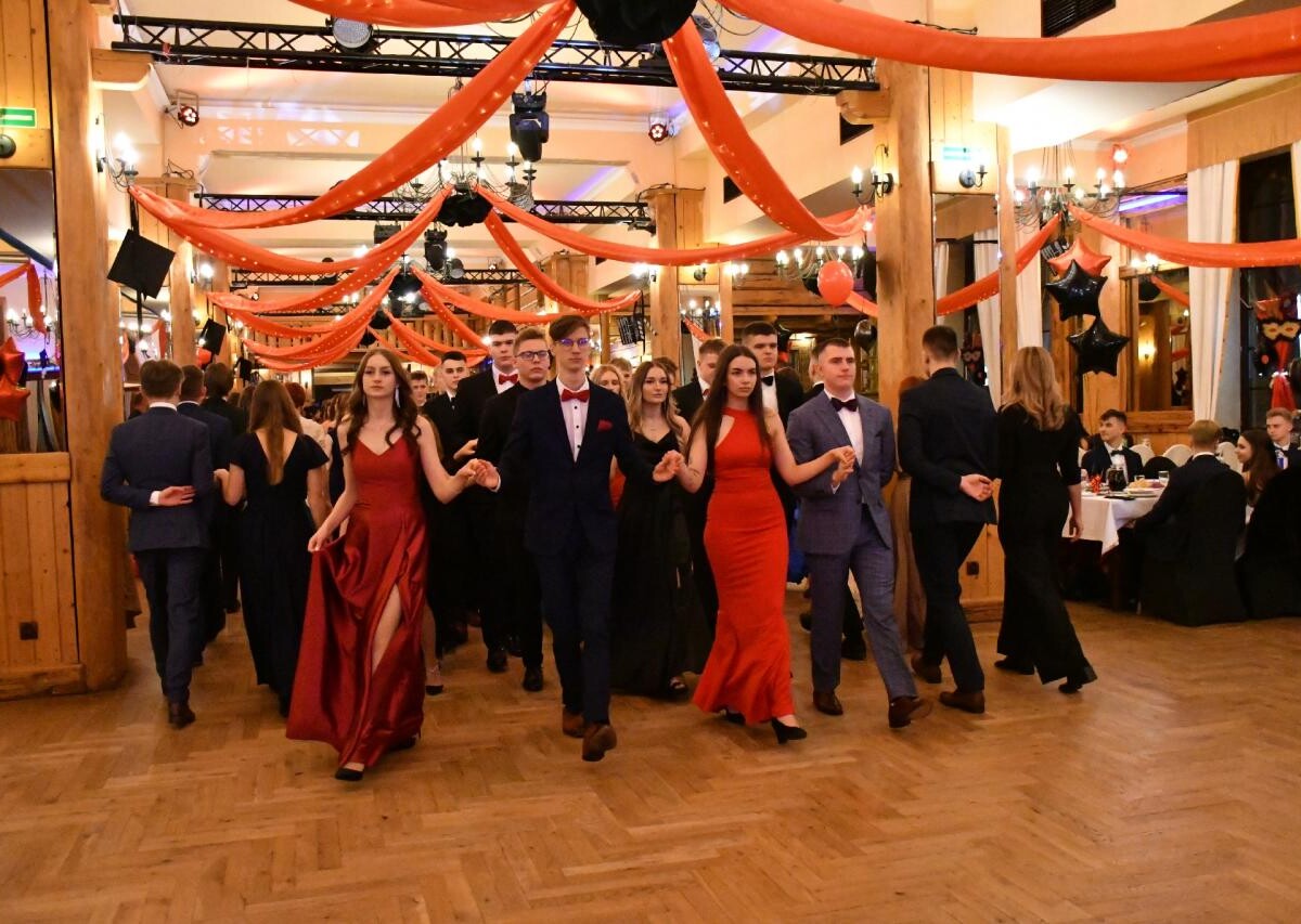 Wczorajsza studniówka uczniów Zespołu Szkół Nr 6 w Rudzie Śląskiej była wyjątkowym wydarzeniem, które na długo pozostanie w pamięci wszystkich jej uczestników / fot. Jacek Knapik