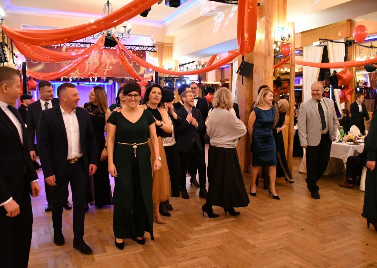 Wczorajsza studniówka uczniów Zespołu Szkół Nr 6 w Rudzie Śląskiej była wyjątkowym wydarzeniem, które na długo pozostanie w pamięci wszystkich jej uczestników / fot. Jacek Knapik