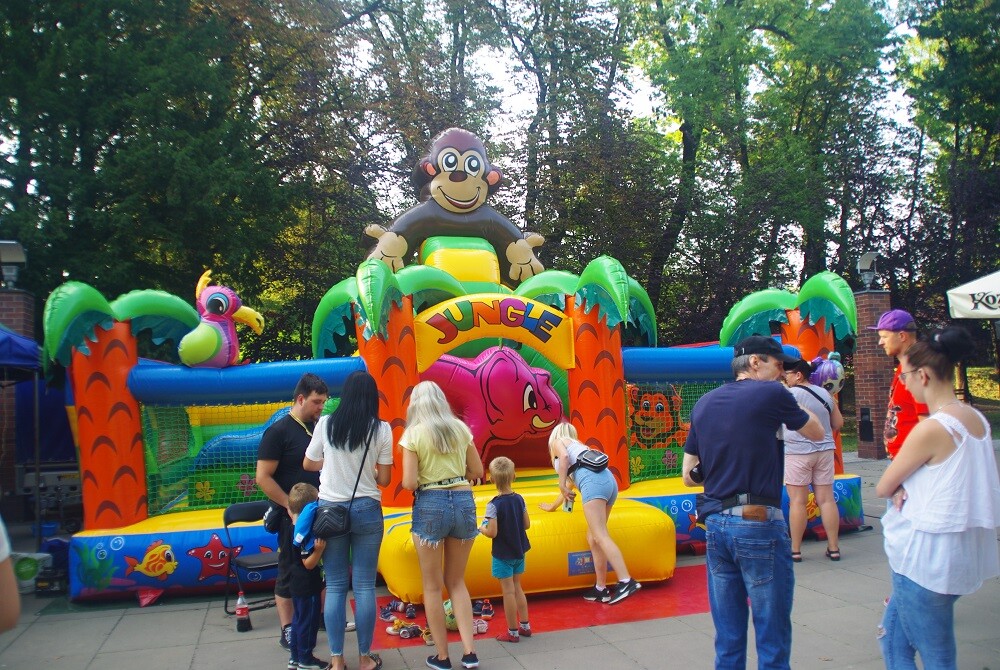 Wczoraj, 21 sierpnia, Parkiem Kozioła zawładnęły gorące rytmy! Rudzianie wzięli udział w „Summer Disco”- imprezie charytatywnej, organizowanej dla Karola Szaniawskiego, podopiec