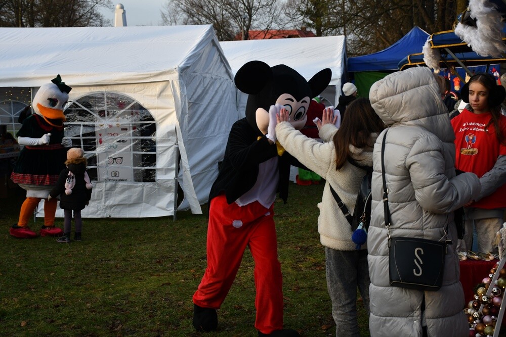 Spotkanie przy Kochłowickim Wigilijnym Stole, Wioska Mikołaja, alpaki i ubieranie choinki - za nami "Świąteczne Kochłowice". / fot. Jacek Knapik