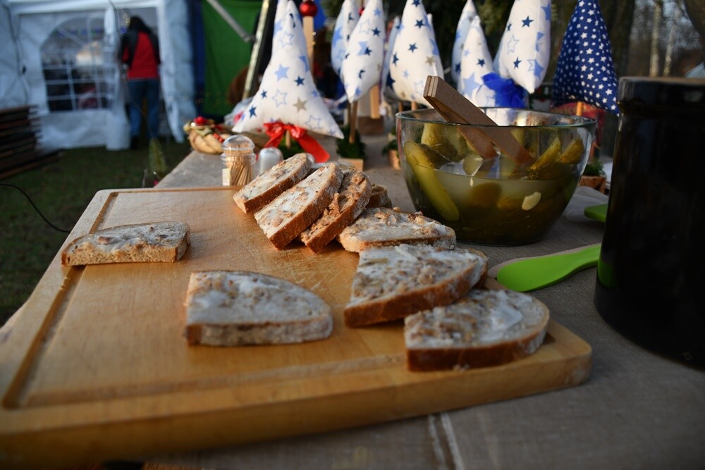Spotkanie przy Kochłowickim Wigilijnym Stole, Wioska Mikołaja, alpaki i ubieranie choinki - za nami "Świąteczne Kochłowice". / fot. Jacek Knapik
