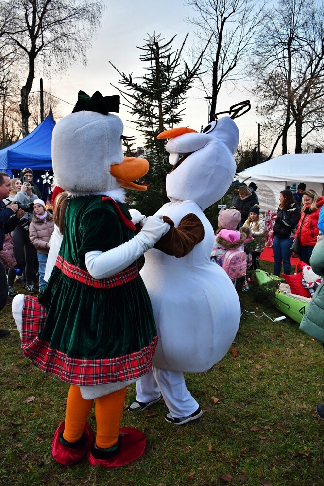 Spotkanie przy Kochłowickim Wigilijnym Stole, Wioska Mikołaja, alpaki i ubieranie choinki - za nami "Świąteczne Kochłowice". / fot. Jacek Knapik