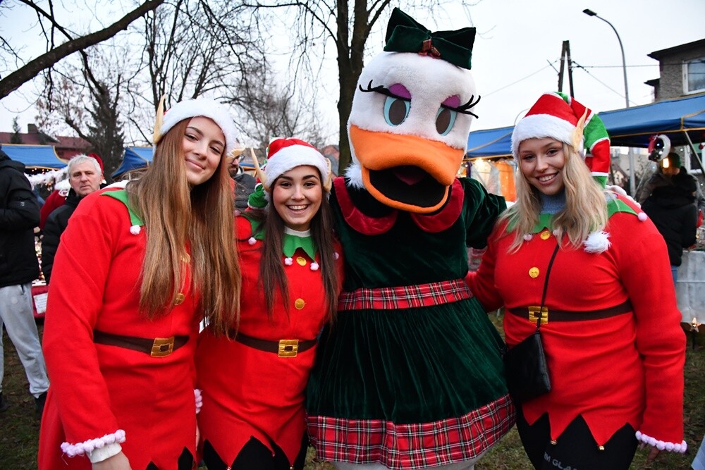 Spotkanie przy Kochłowickim Wigilijnym Stole, Wioska Mikołaja, alpaki i ubieranie choinki - za nami "Świąteczne Kochłowice". / fot. Jacek Knapik