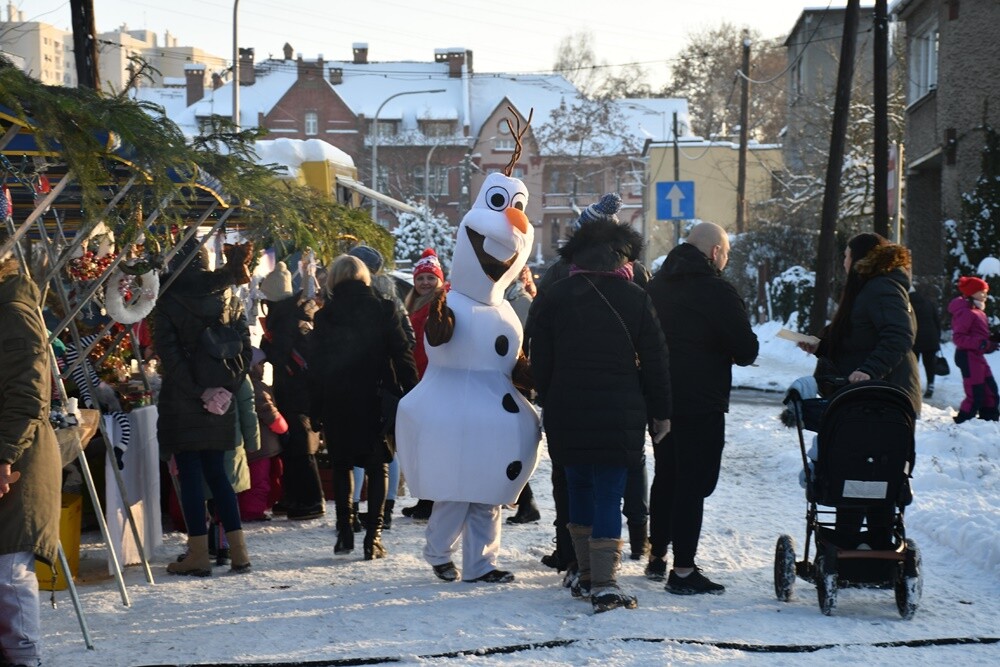 Spotkanie przy Kochłowickim Wigilijnym Stole, Wioska Mikołaja, alpaki i ubieranie choinki - za nami "Świąteczne Kochłowice". Przez cały weekend na mieszkańców Kochłowic czekała masa świątecznych atrakcji! 

fot. Jacek Knapik
