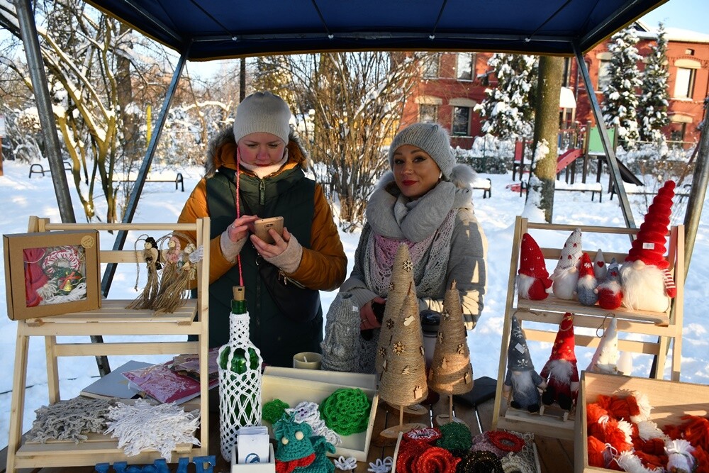 Spotkanie przy Kochłowickim Wigilijnym Stole, Wioska Mikołaja, alpaki i ubieranie choinki - za nami "Świąteczne Kochłowice". Przez cały weekend na mieszkańców Kochłowic czekała masa świątecznych atrakcji! 

fot. Jacek Knapik