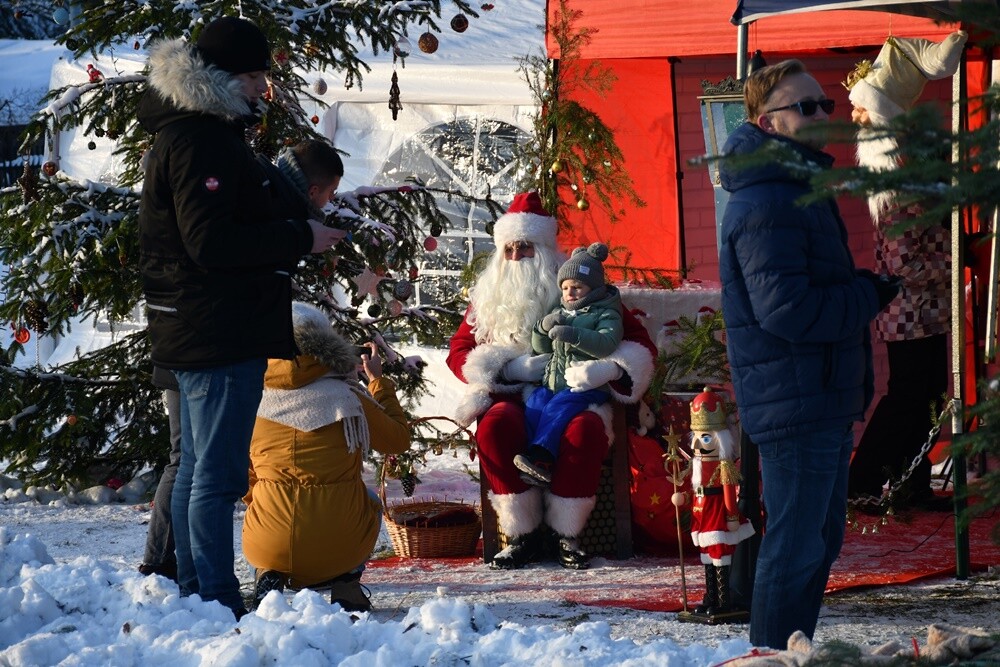 Spotkanie przy Kochłowickim Wigilijnym Stole, Wioska Mikołaja, alpaki i ubieranie choinki - za nami "Świąteczne Kochłowice". Przez cały weekend na mieszkańców Kochłowic czekała masa świątecznych atrakcji! 

fot. Jacek Knapik