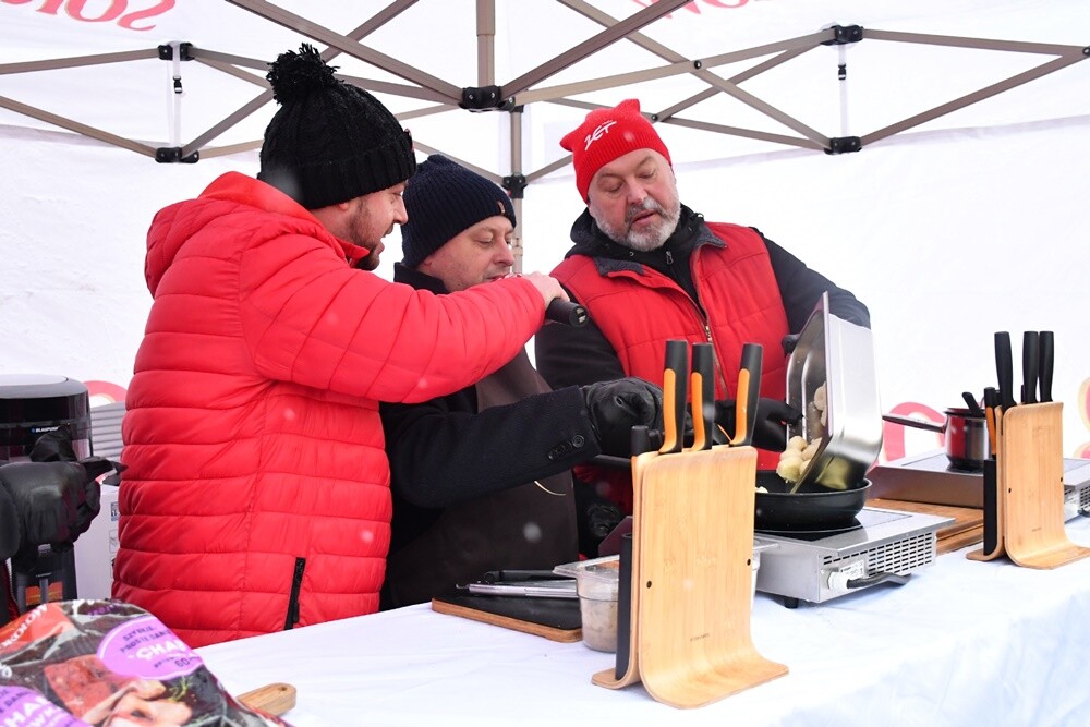 Wawel Truck i Świąteczny Konwój Radia Zet w Rudzie Śląskiej. / fot. Jacek Knapik