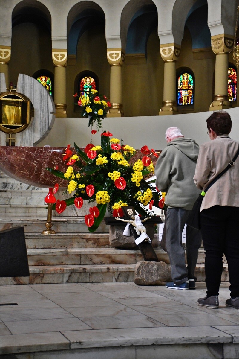 Rudzianie ze święconką odwiedzili kościoły. / fot. Jacek Knapik