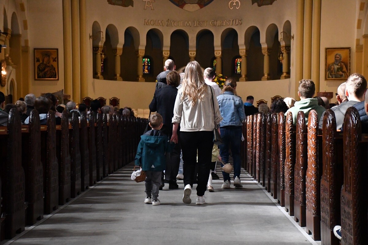 Rudzianie ze święconką odwiedzili kościoły. / fot. Jacek Knapik
