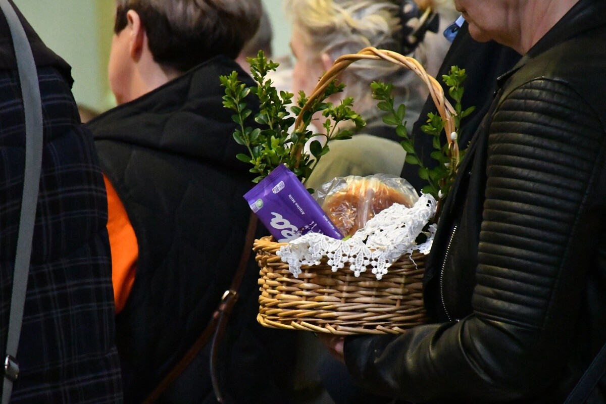 Rudzianie ze święconką odwiedzili kościoły. / fot. Jacek Knapik