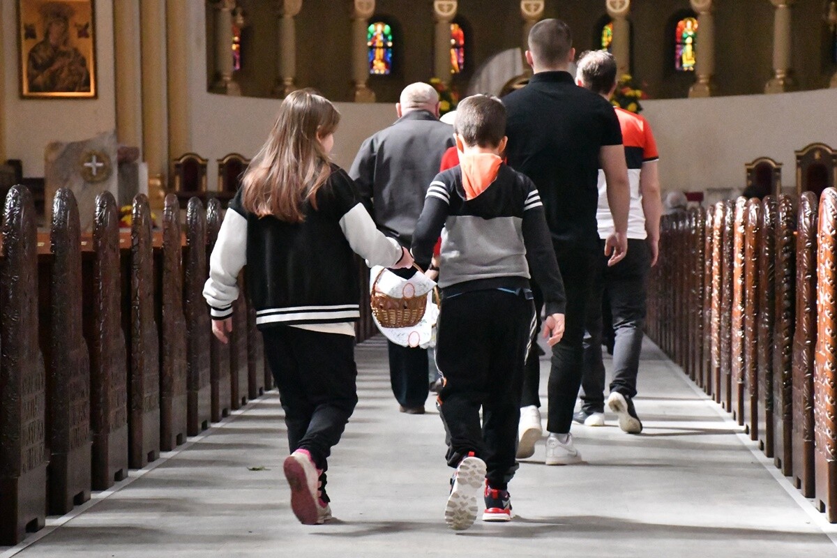 Rudzianie ze święconką odwiedzili kościoły. / fot. Jacek Knapik