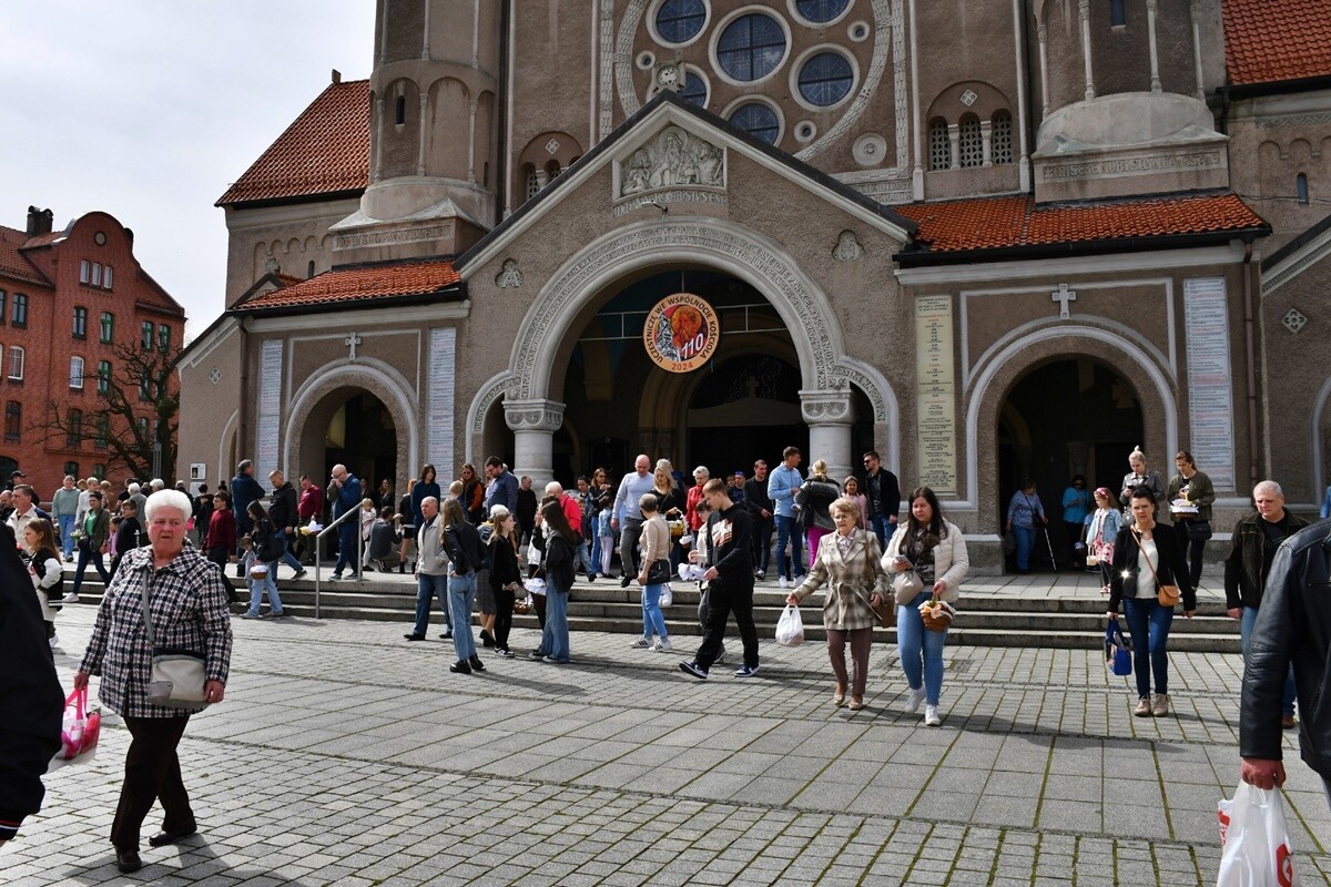 Rudzianie ze święconką odwiedzili kościoły. / fot. Jacek Knapik