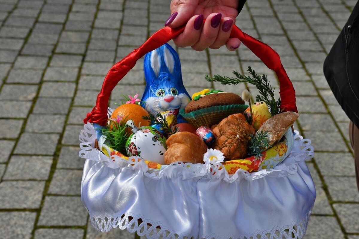 Rudzianie ze święconką odwiedzili kościoły. / fot. Jacek Knapik