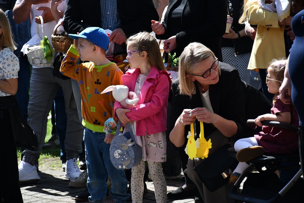 Od rana w Wielką Sobotę mieszkańcy Rudy Śląskiej odwiedzali kościoły, żeby pomodlić się przy symbolicznym grobie Jezusa, a także, żeby poświęcić pokarmy.