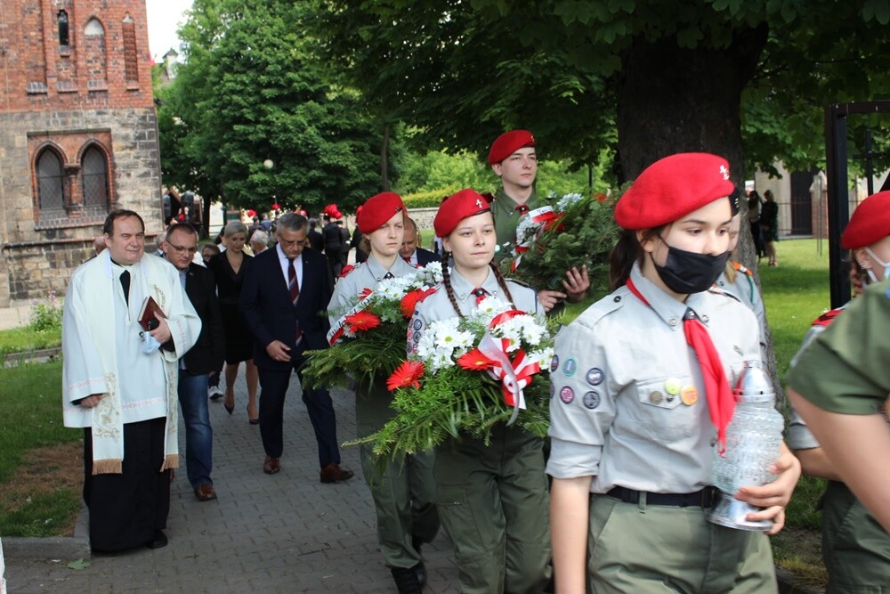 Św. Barbara od 23 lat jest patronką Rudy Śląskiej. Jej wizerunek widnieje również w herbie naszego miasta. By upamiętnić tę rocznicę w niedzielę w kościele pw. św. Wawrzyńca i Antoniego odbyła się msza święta w intencji miasta i wszystkich mieszkańców. 