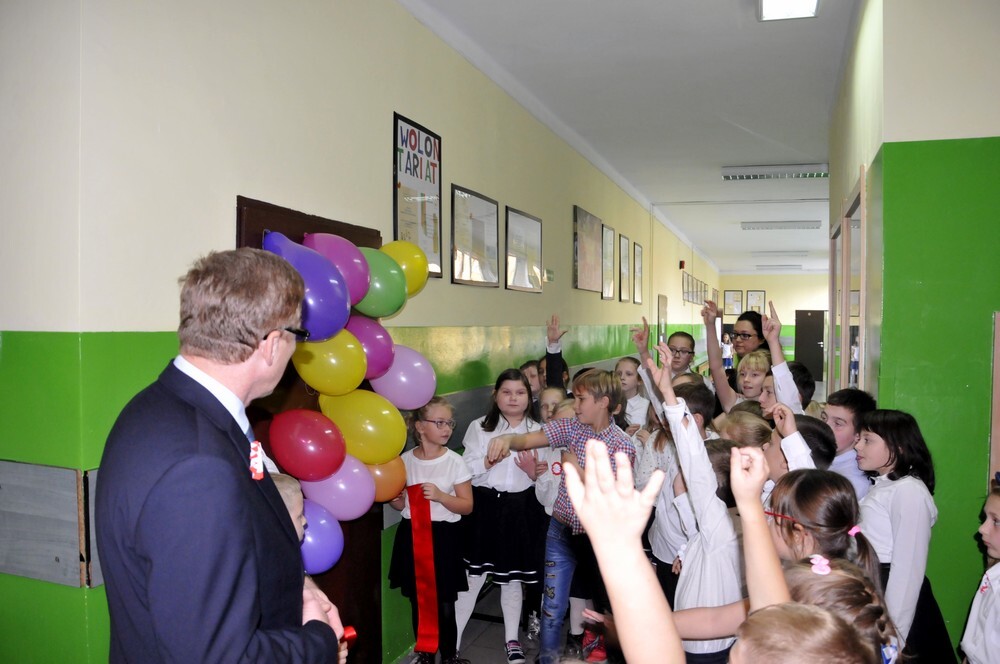 W wielu szkołach Rudy Śląskiej odbyły się dzisiaj obchody stulecia niepodległości. Wspaniałą uroczystością uczcili te niezwykłe święto również uczniowie Szkoły Podstawowej nr 22 na Nowym Bytomiu.