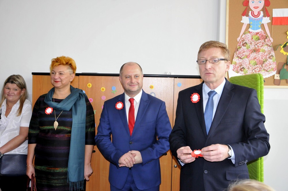 W wielu szkołach Rudy Śląskiej odbyły się dzisiaj obchody stulecia niepodległości. Wspaniałą uroczystością uczcili te niezwykłe święto również uczniowie Szkoły Podstawowej nr 22 na Nowym Bytomiu.