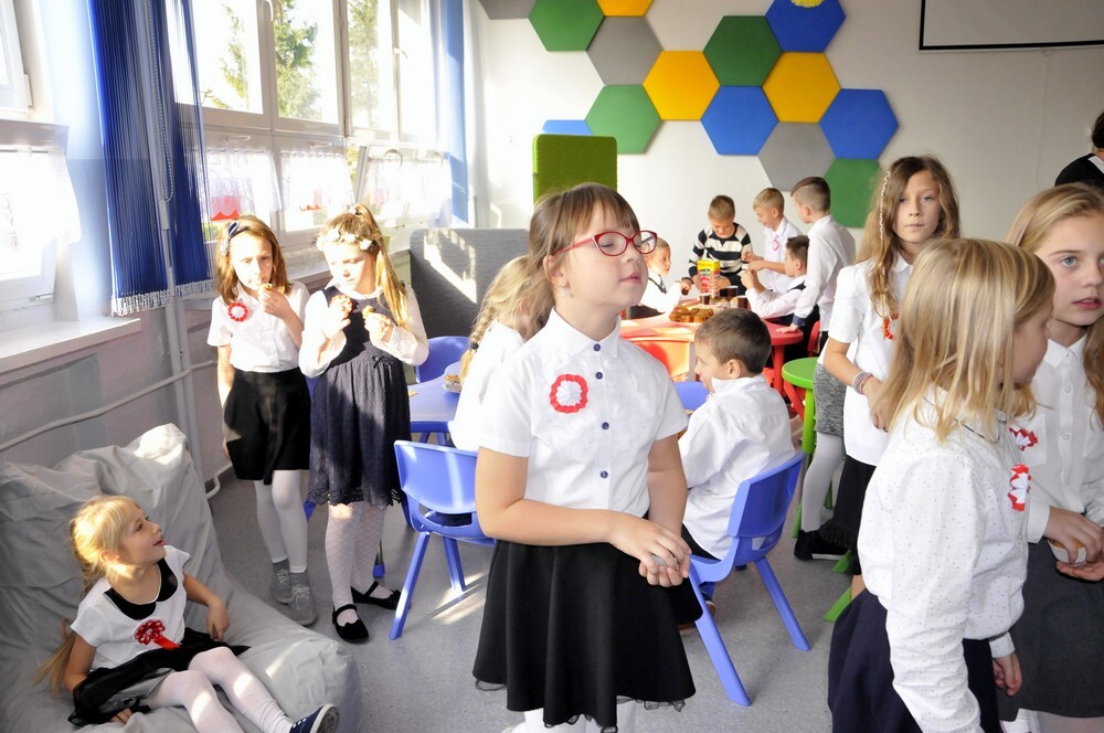 W wielu szkołach Rudy Śląskiej odbyły się dzisiaj obchody stulecia niepodległości. Wspaniałą uroczystością uczcili te niezwykłe święto również uczniowie Szkoły Podstawowej nr 22 na Nowym Bytomiu.