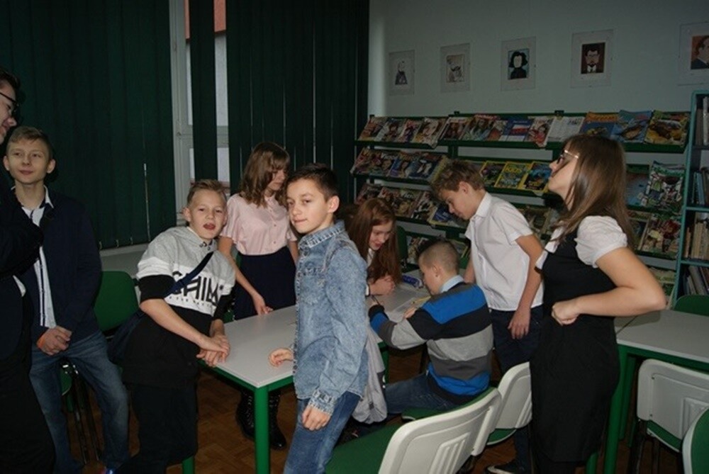 Jan Stefan Dworak od 27 lat jest Patronem Szkoły Podstawowej nr 22. Przez te wszystkie lata zmieniające się pokolenia uczniów szczyciły się swoim mentorem i co roku 10 grudnia uroczyście obchodziły jego święto. W bieżącym - 120. rocznica jego urodzin zbiega się ze stuleciem I powstania śląskiego i to nadało Świętu Szkoły wyjątkową rangę. Młodzież złożyła kwiaty pod tablicą  pamiątkową i na grobie patrona, wyrażając w ten sposób szacunek i cześć.