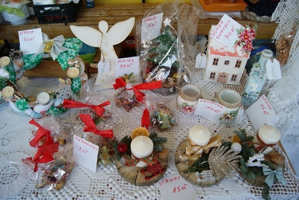 Jan Stefan Dworak od 27 lat jest Patronem Szkoły Podstawowej nr 22. Przez te wszystkie lata zmieniające się pokolenia uczniów szczyciły się swoim mentorem i co roku 10 grudnia uroczyście obchodziły jego święto. W bieżącym - 120. rocznica jego urodzin zbiega się ze stuleciem I powstania śląskiego i to nadało Świętu Szkoły wyjątkową rangę. Młodzież złożyła kwiaty pod tablicą  pamiątkową i na grobie patrona, wyrażając w ten sposób szacunek i cześć.