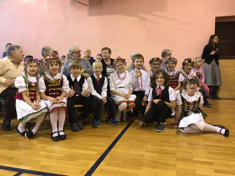 Jan Stefan Dworak od 27 lat jest Patronem Szkoły Podstawowej nr 22. Przez te wszystkie lata zmieniające się pokolenia uczniów szczyciły się swoim mentorem i co roku 10 grudnia uroczyście obchodziły jego święto. W bieżącym - 120. rocznica jego urodzin zbiega się ze stuleciem I powstania śląskiego i to nadało Świętu Szkoły wyjątkową rangę. Młodzież złożyła kwiaty pod tablicą  pamiątkową i na grobie patrona, wyrażając w ten sposób szacunek i cześć.