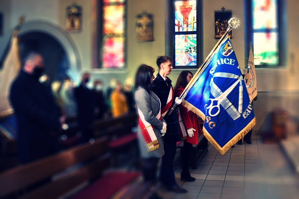 Rudzcy rzemieślnicy z 63 zakładów zrzeszonych w Cechu Rzemiosł i Przedsiębiorczości w Rudzie Śląskiej obchodzili wczoraj święto swoich patronów - św. Józefa i św. Klemensa oraz 63-lecie istnienia organizacji.

fot. Jacek Knapik