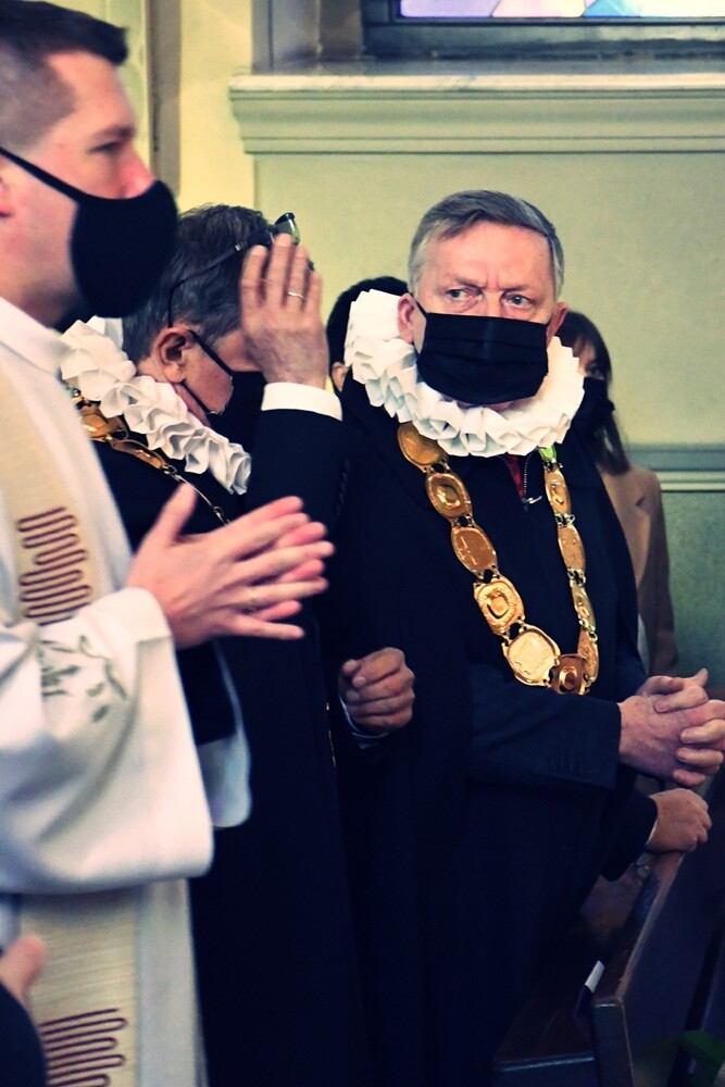 Rudzcy rzemieślnicy z 63 zakładów zrzeszonych w Cechu Rzemiosł i Przedsiębiorczości w Rudzie Śląskiej obchodzili wczoraj święto swoich patronów - św. Józefa i św. Klemensa oraz 63-lecie istnienia organizacji.

fot. Jacek Knapik