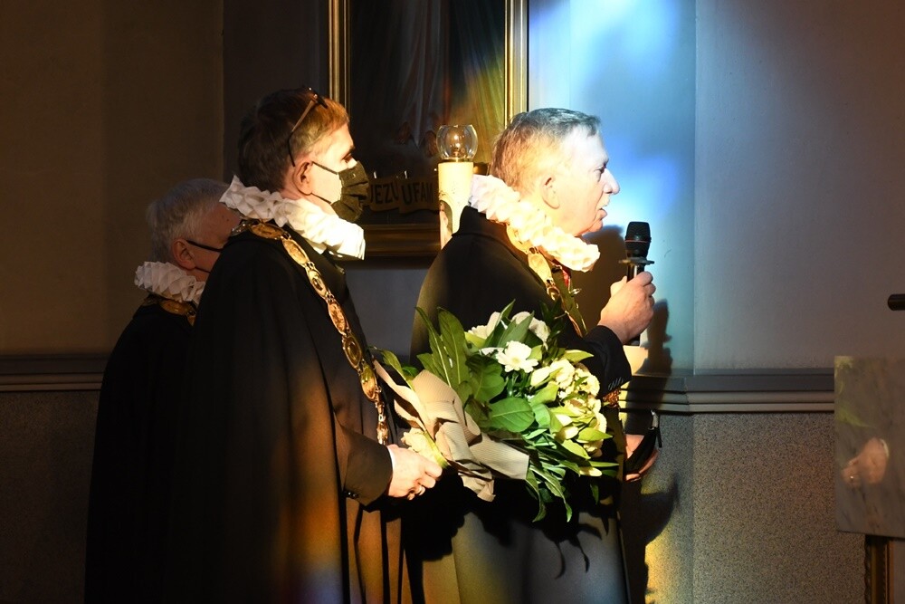 Rudzcy rzemieślnicy z 63 zakładów zrzeszonych w Cechu Rzemiosł i Przedsiębiorczości w Rudzie Śląskiej obchodzili wczoraj święto swoich patronów - św. Józefa i św. Klemensa oraz 63-lecie istnienia organizacji.

fot. Jacek Knapik