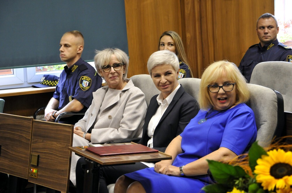 W miniony piątek Straż Miejska Rudy Śląskiej obchodziła swoje święto. Z tej okazji wielu strażników pojawiło się w Sali obrad, gdzie nastąpiło między innymi uroczyste mianowanie na wyższe stopnie, a osoby wyróżniające się w swojej służbie otrzymały nagrody i wyróżnienia.