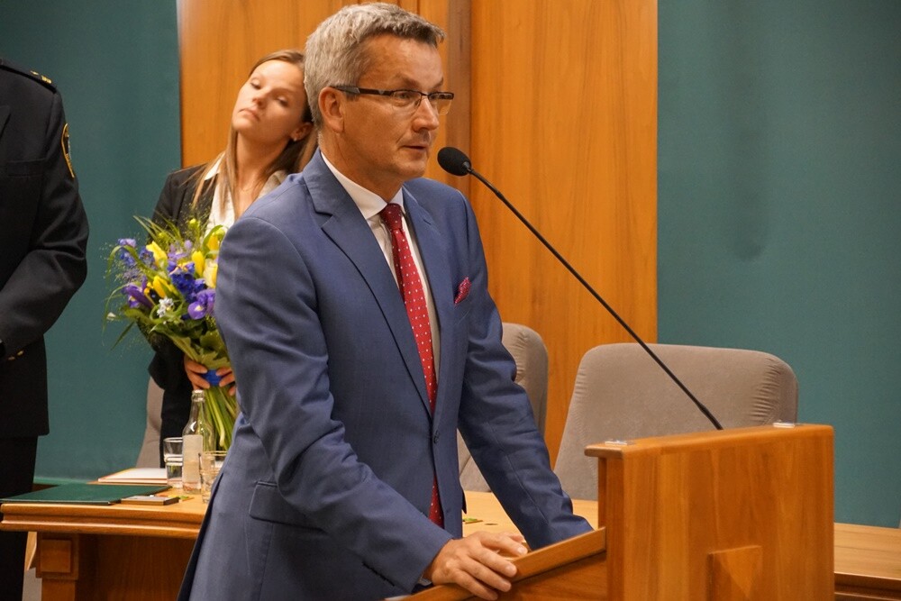 Dzisiaj (13 września) Straż Miejska Rudy Śląskiej obchodzi swoje święto. Z tej okazji wielu strażników pojawiło się w Sali sesyjnej Urzędu Miasta, gdzie nastąpiło między innymi uroczyste mianowanie na wyższe stopnie, a osoby wyróżniające się w swojej służbie otrzymały nagrody i wyróżnienia.