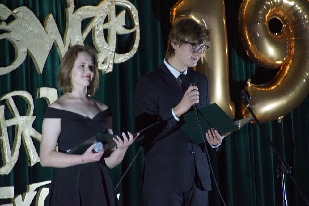 Święto Teatru w "Morcinku" podsumowane! Uczniowie szkoły już po raz kolejny popisali się niezwykłymi talentami aktorskimi i wokalnymi.