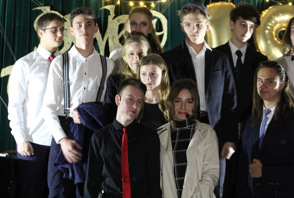 Święto Teatru w "Morcinku" podsumowane! Uczniowie szkoły już po raz kolejny popisali się niezwykłymi talentami aktorskimi i wokalnymi.