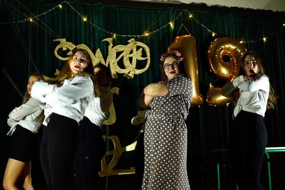 Święto Teatru w "Morcinku" podsumowane! Uczniowie szkoły już po raz kolejny popisali się niezwykłymi talentami aktorskimi i wokalnymi.