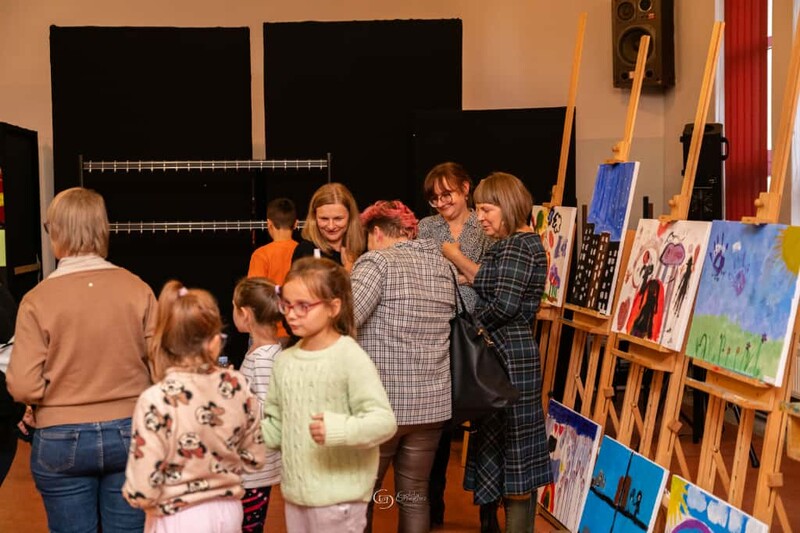 Świętochłowice przeciw przemocy: poruszający wernisaż młodych artystów w MDK [ZDJĘCIA]