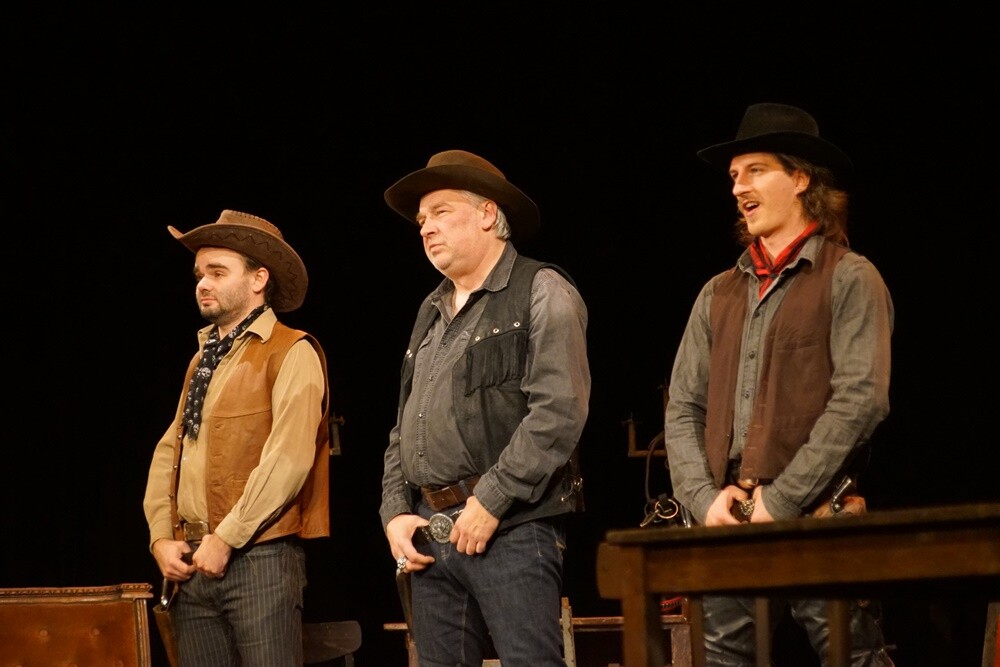 W ubiegły weekend w Miejskim Centrum Kultury im. Henryka Bisty 30 sierpnia odbyła się premiera sztuki pt. "Szeryf z Fryn City" wg scenariusza i w reżyserii Zbigniewa Stryja.