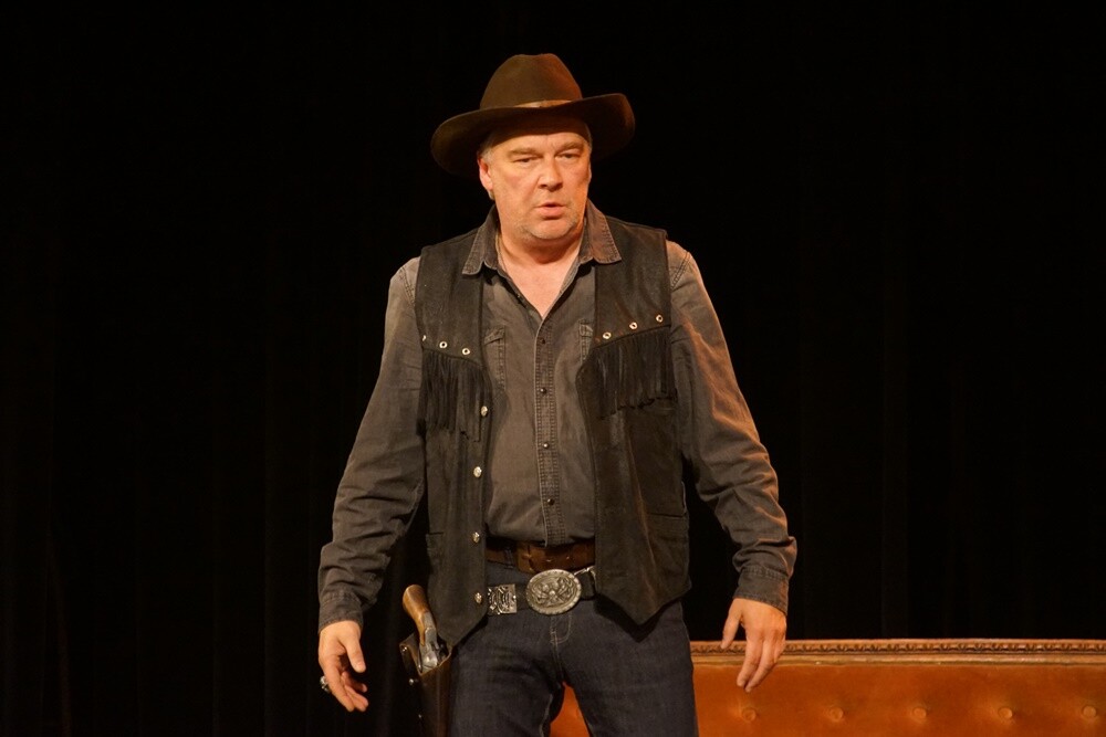 W ubiegły weekend w Miejskim Centrum Kultury im. Henryka Bisty 30 sierpnia odbyła się premiera sztuki pt. "Szeryf z Fryn City" wg scenariusza i w reżyserii Zbigniewa Stryja.