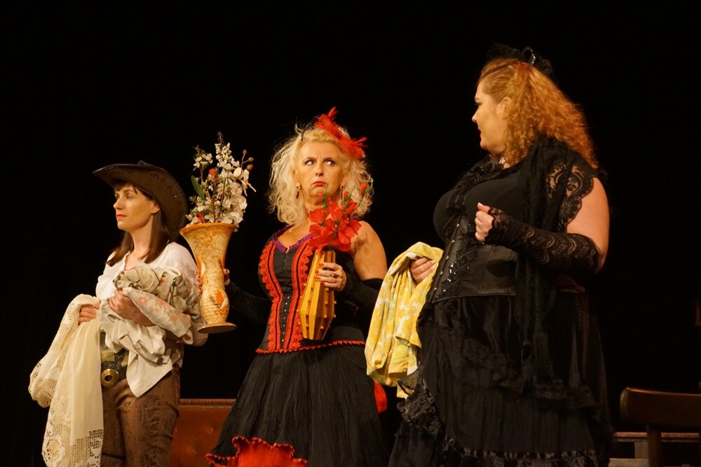 W ubiegły weekend w Miejskim Centrum Kultury im. Henryka Bisty 30 sierpnia odbyła się premiera sztuki pt. "Szeryf z Fryn City" wg scenariusza i w reżyserii Zbigniewa Stryja.