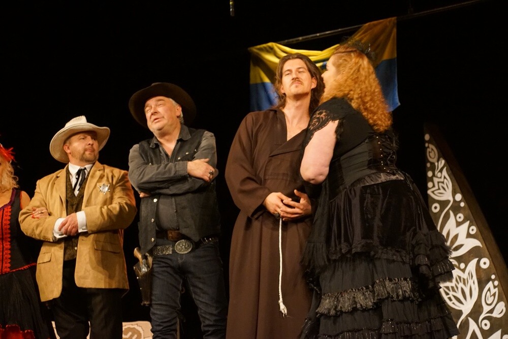 W ubiegły weekend w Miejskim Centrum Kultury im. Henryka Bisty 30 sierpnia odbyła się premiera sztuki pt. "Szeryf z Fryn City" wg scenariusza i w reżyserii Zbigniewa Stryja.