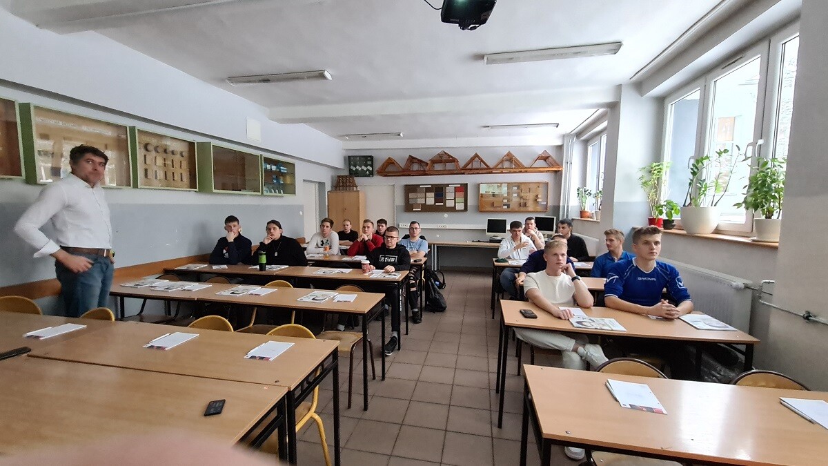 Uczniowie Zespołu Szkół nr 6 wzięli udział w szkoleniu z okazji 60-lecia placówki