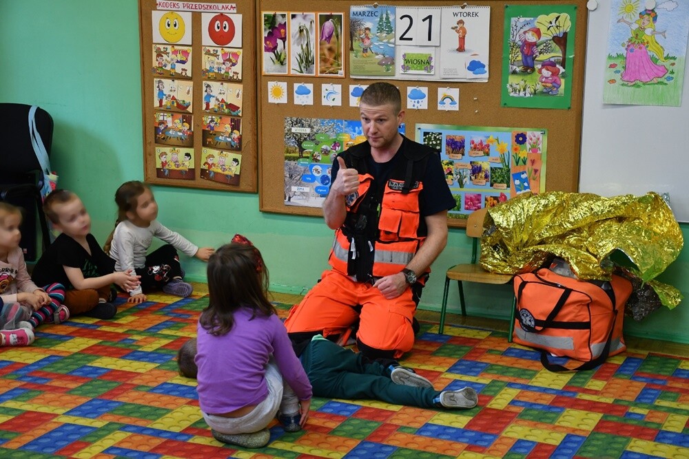 Do dzieci z Miejskiego Przedszkola nr 18 w Rudzie Śląskiej przyjechał dziś ratownik medyczny, który przeprowadził z nimi kompleksowe szkolenie z pierwszej pomocy.

fot. Jacek Knapik