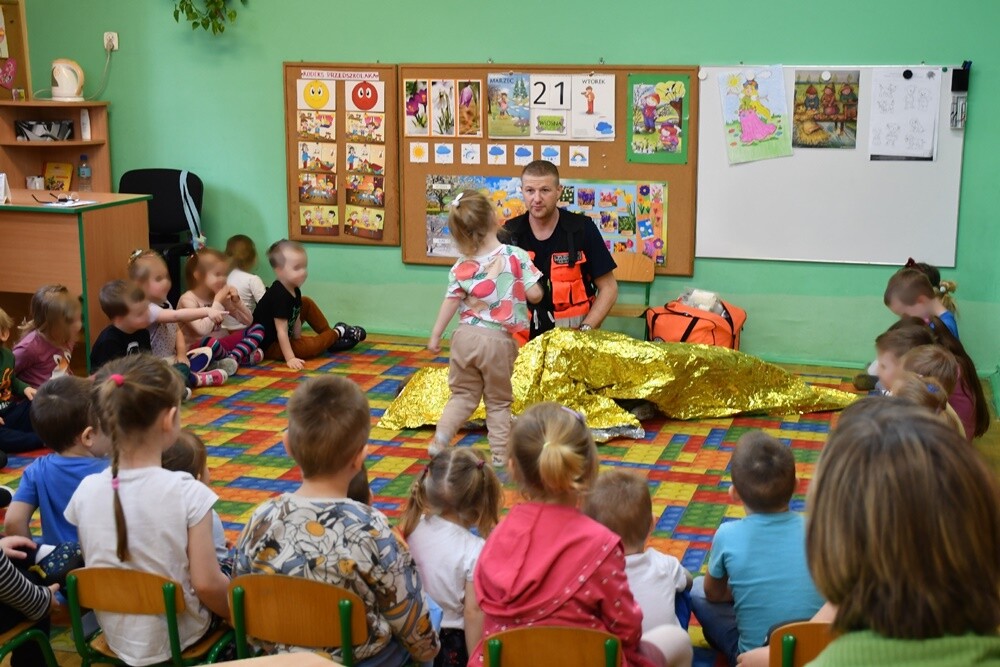 Do dzieci z Miejskiego Przedszkola nr 18 w Rudzie Śląskiej przyjechał dziś ratownik medyczny, który przeprowadził z nimi kompleksowe szkolenie z pierwszej pomocy.

fot. Jacek Knapik