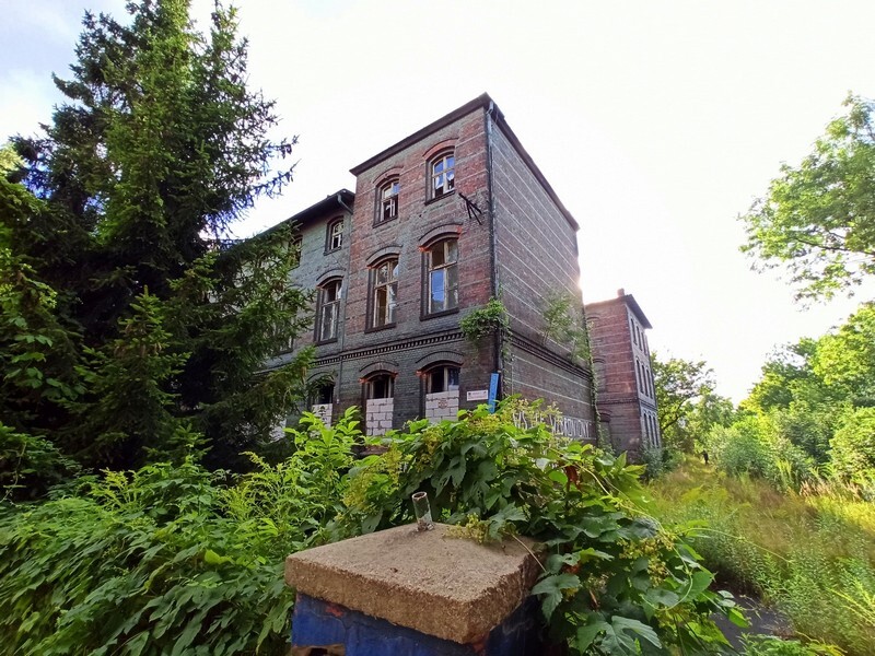 Szpital w Wirku: Dawniej rudzka lecznica, dziś ruina. Budynek szpitala w Rudzie Śląskiej- Wirku usytuowany przy ulicy 1 Maja 279 od lat jest nieużywany i niszczeje. Zobaczcie zdjęcia!