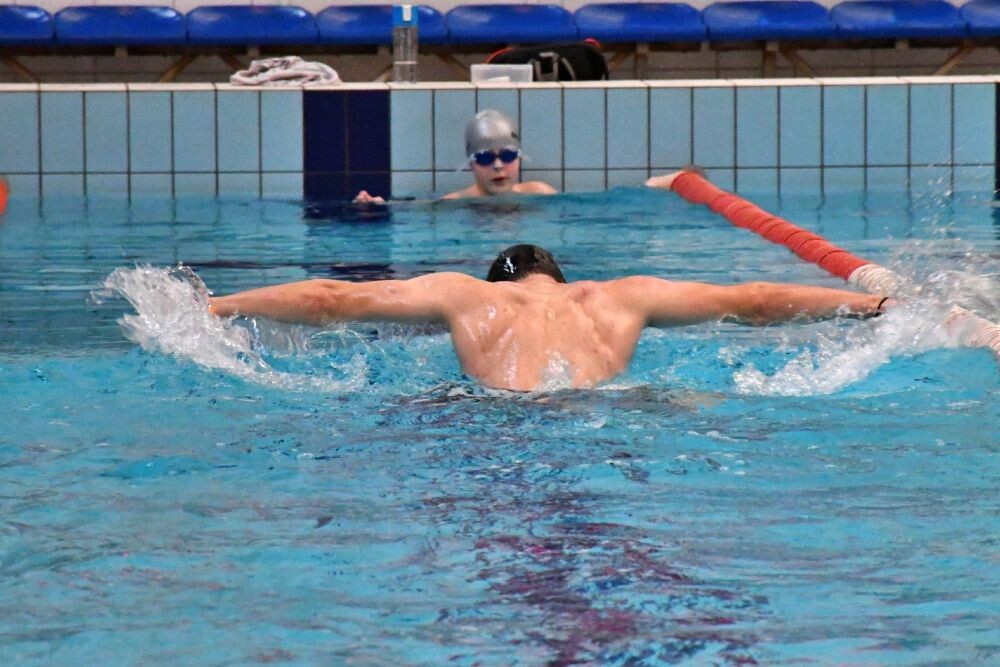 Sztafeta pływacka WOŚP. / fot. Jacek Knapik