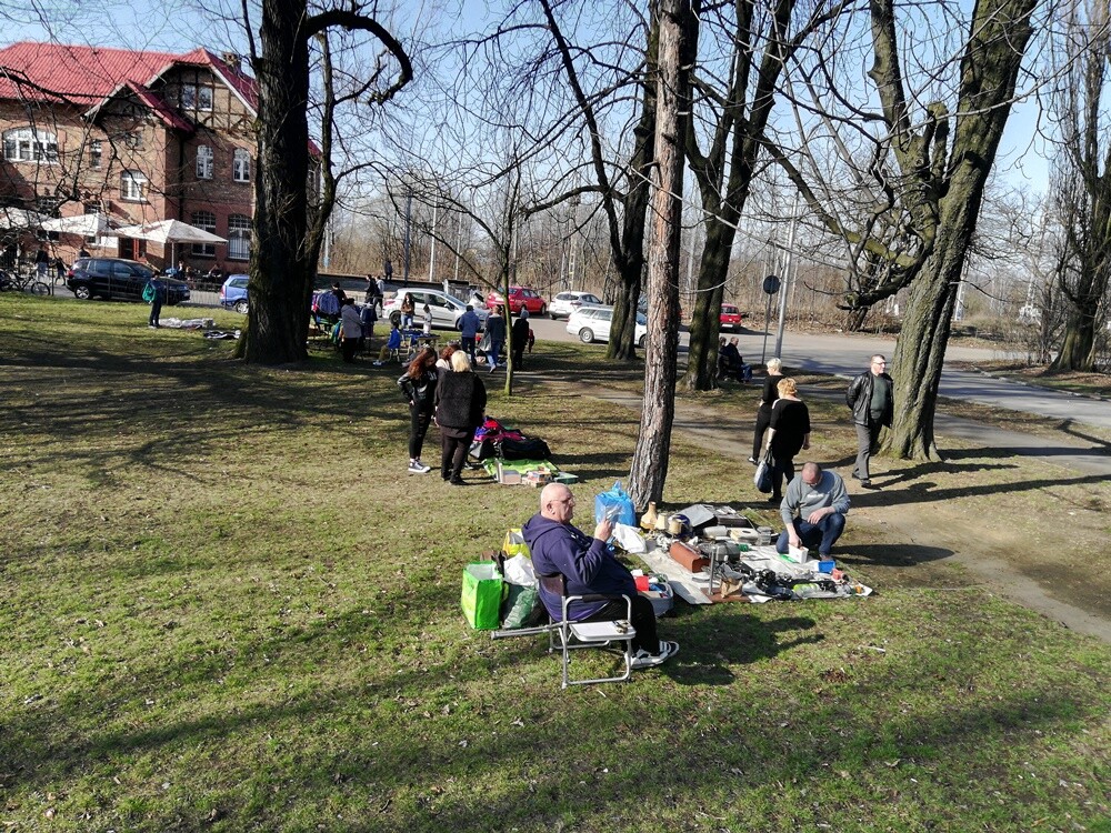 Do Kochłowic wróciły Targi Garażowe! W ostatni weekend odbyło się pierwsze spotkanie z cyklu.Organizatorem wyprzedaży jest lokalne stowarzyszenie „Lepsze Kochłowice. Lepsza Ruda Śląska.”
